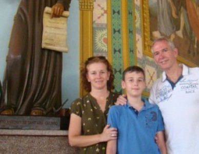 Família holandesa agradece a Frei Galvão pela cura da leucemia