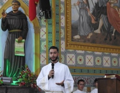 Seminarista Raphael recebe o Ministério do Acolitato